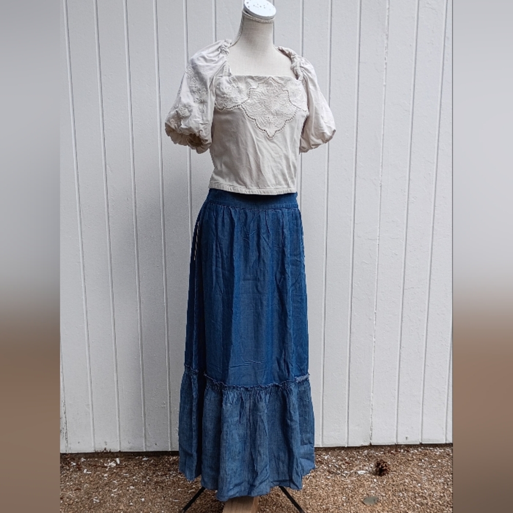 SOLD! NWT Adorable 😍 Prairiecore Maxi Skirt Denim Colored Two Toned Tiered. - Picture 6 of 15
